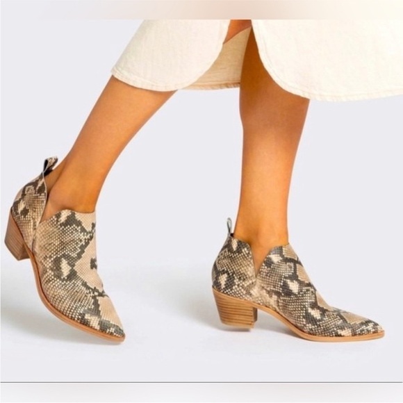 Dolce Vita Karsen Reptile Snakeskin Black Grey Cream Cut Out Heeled Booties 9 - Picture 1 of 14